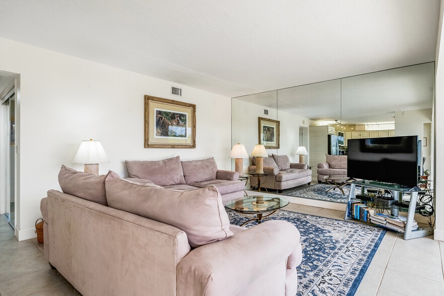 More Photos Of 23 Royal Palm Pointe, Vero Beach Restaurant For Sale