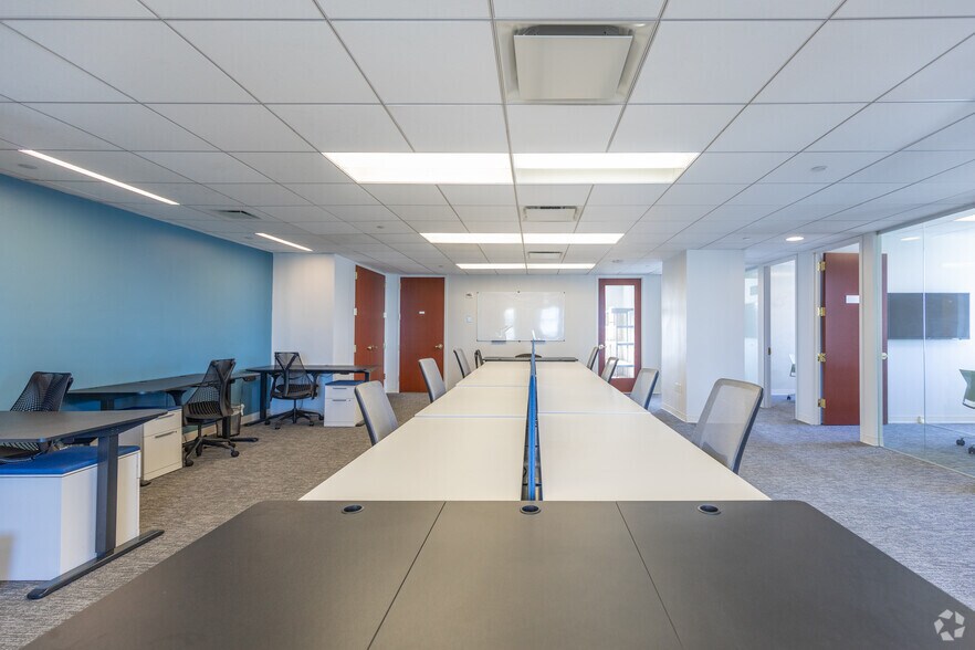 More Photos Of 122 E 42nd St, New York Coworking Space