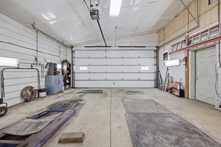 More Photos Of 2910 Louisiana Ave, Niagara Falls General Retail For Lease