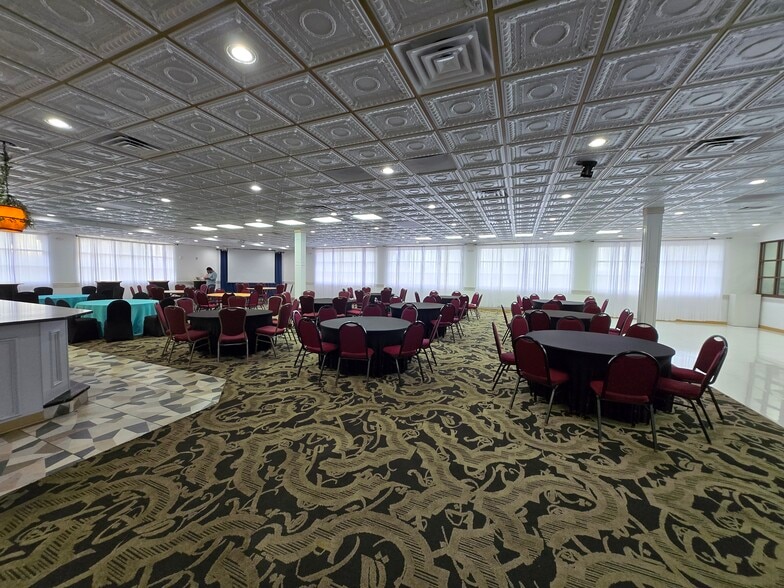 More Photos Of 9445 Park Meadows Dr, Lone Tree Restaurant For Lease