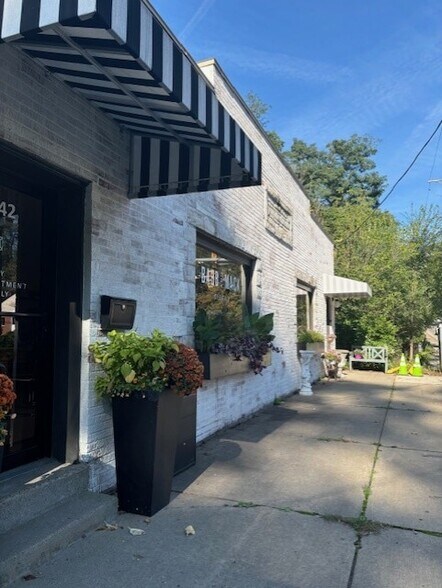 More Photos Of 440-442 Castle Shannon Blvd, Pittsburgh General Retail For Sale