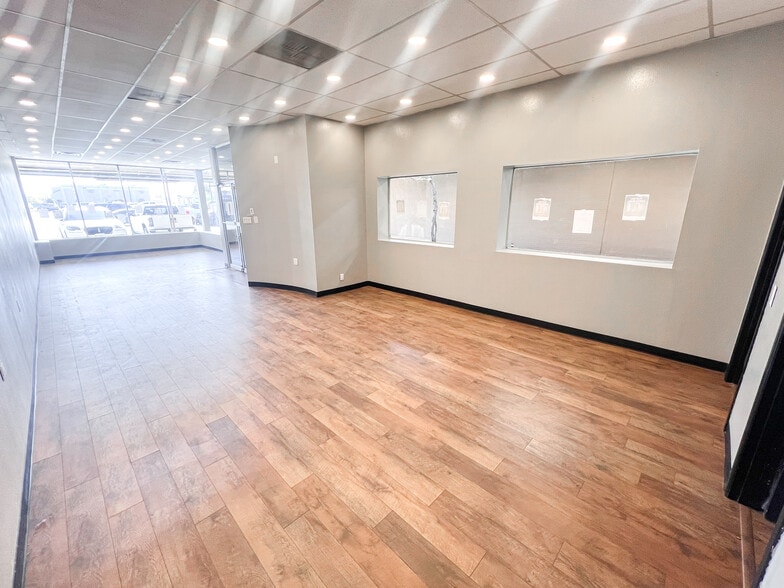 More Photos Of 1000-1108 N Midkiff Rd, Midland Unknown For Lease