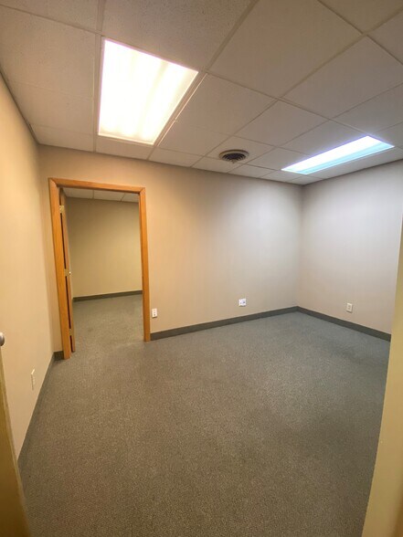 More Photos Of 1890 Northwest Blvd, Columbus Office For Lease