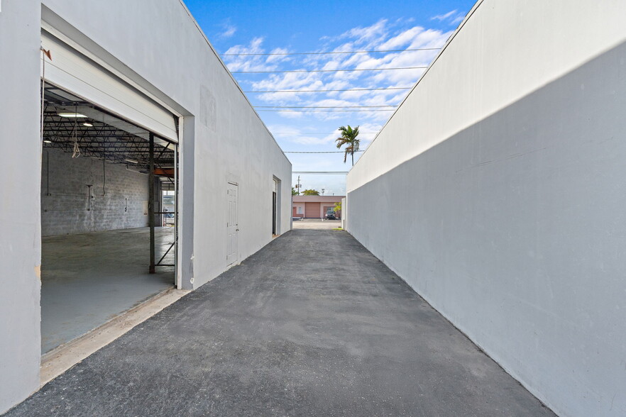 More Photos Of 270 SW 33rd St, Fort Lauderdale Warehouse For Lease