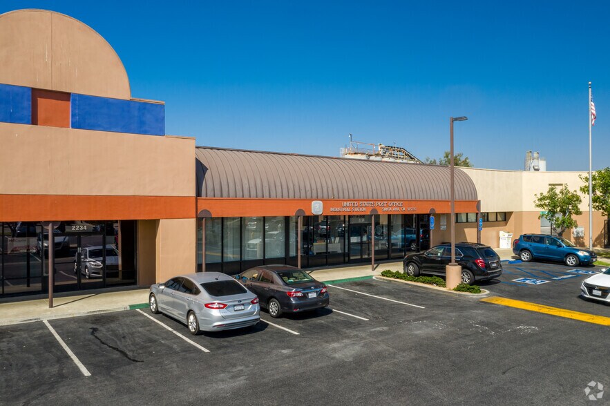 More Photos Of 2214-2222 S Grand Ave, Santa Ana Unknown For Lease