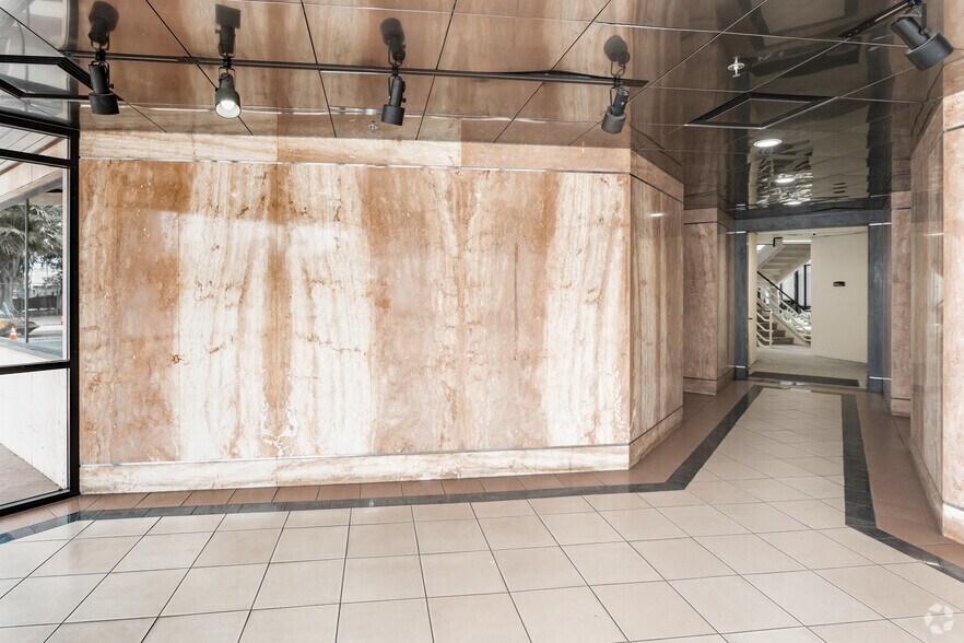 More Photos Of 901 W Civic Center Dr, Santa Ana Office For Sale