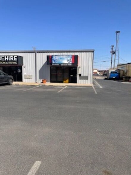 More Photos Of 3241 Franklin Ave, Midland Flex For Lease