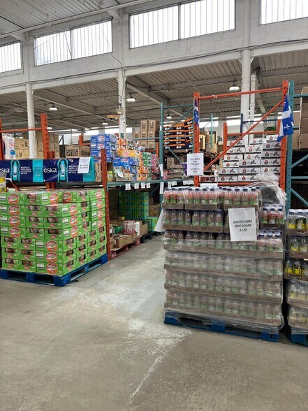 More Photos Of 310 Boul Crémazie O, Montréal Industrial For Sale