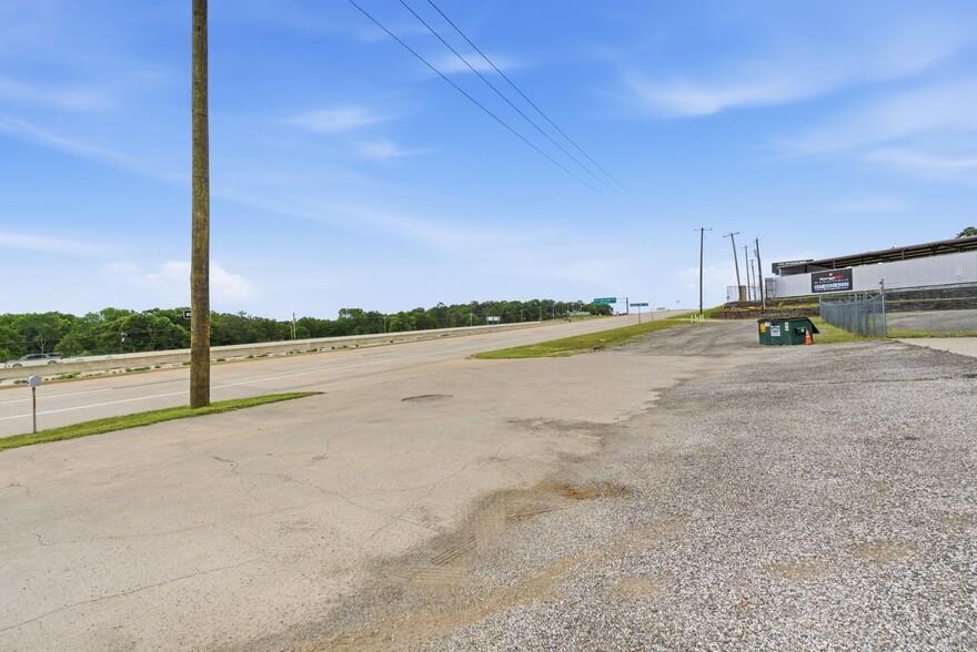 More Photos Of 10901 Jacksboro Hwy, Fort Worth Warehouse For Sale