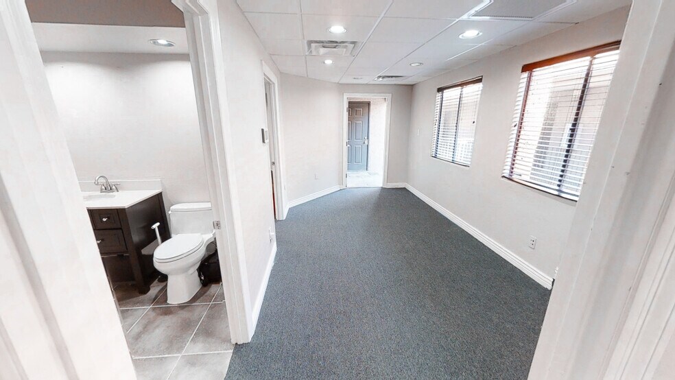 More Photos Of 4539 N 22nd St, Phoenix Office Residential For Lease