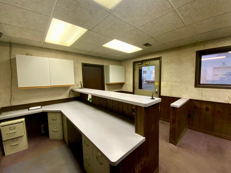 More Photos Of 3400 W Kiehnau Ave, Milwaukee Light Distribution For Lease