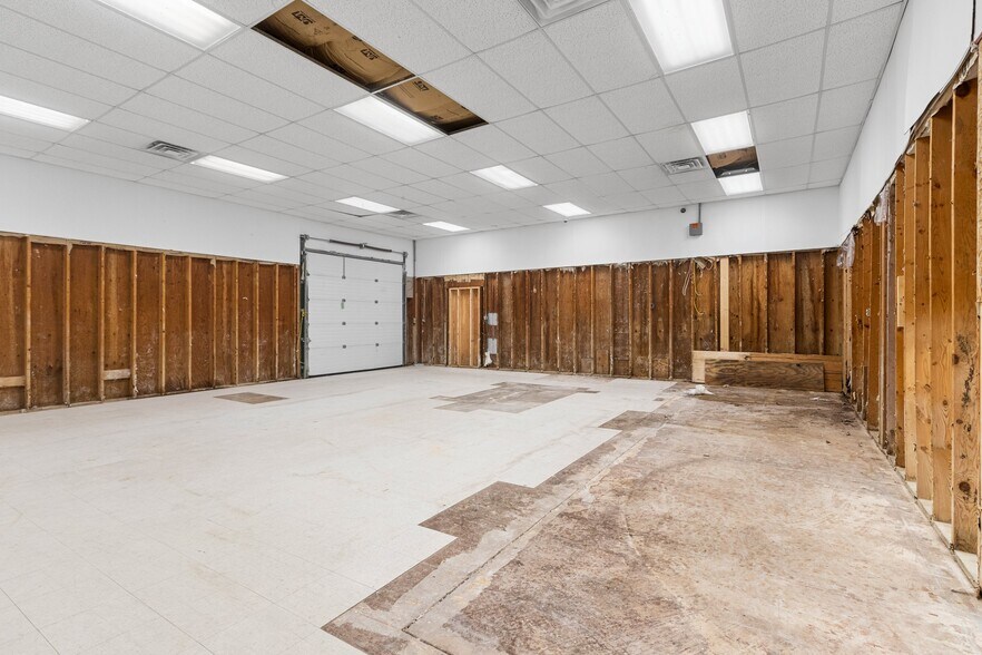 More Photos Of 5814 Calumet Ave, Manitowoc General Retail For Sale