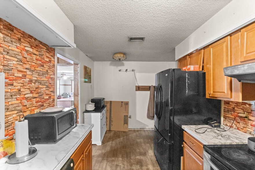 More Photos Of 5620 Bertsville Rd, Lady Lake Hotel For Sale