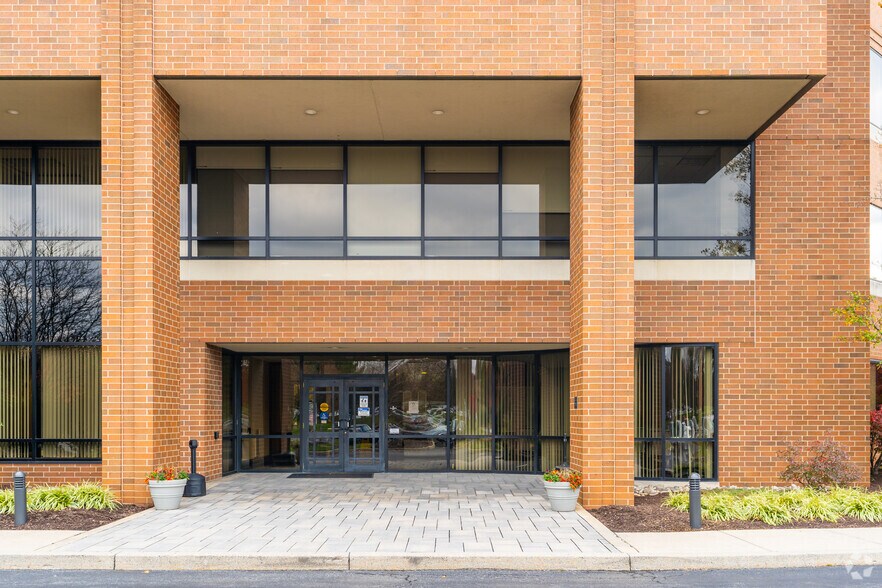 More Photos Of 1525 Valley Center Pky, Bethlehem Office For Lease