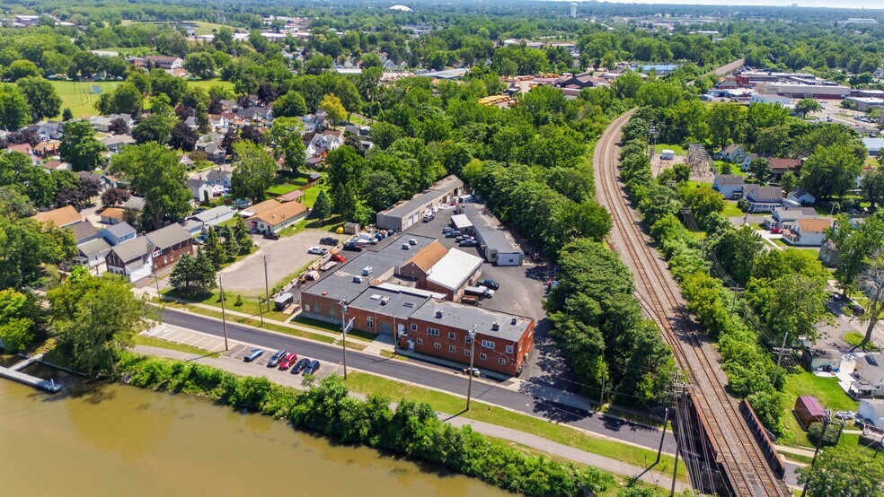 More Photos Of 126 E Niagara St, Tonawanda Warehouse For Sale