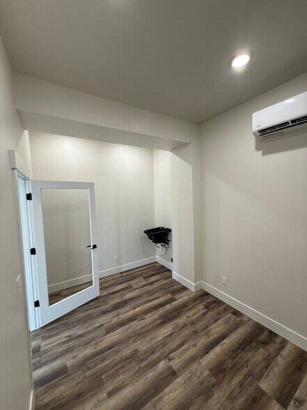 More Photos Of 328 Broadway Ave, Buhl Office For Lease