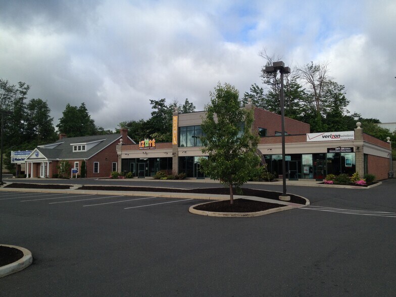 More Photos Of 645 Poquonock Ave, Windsor Unknown For Lease