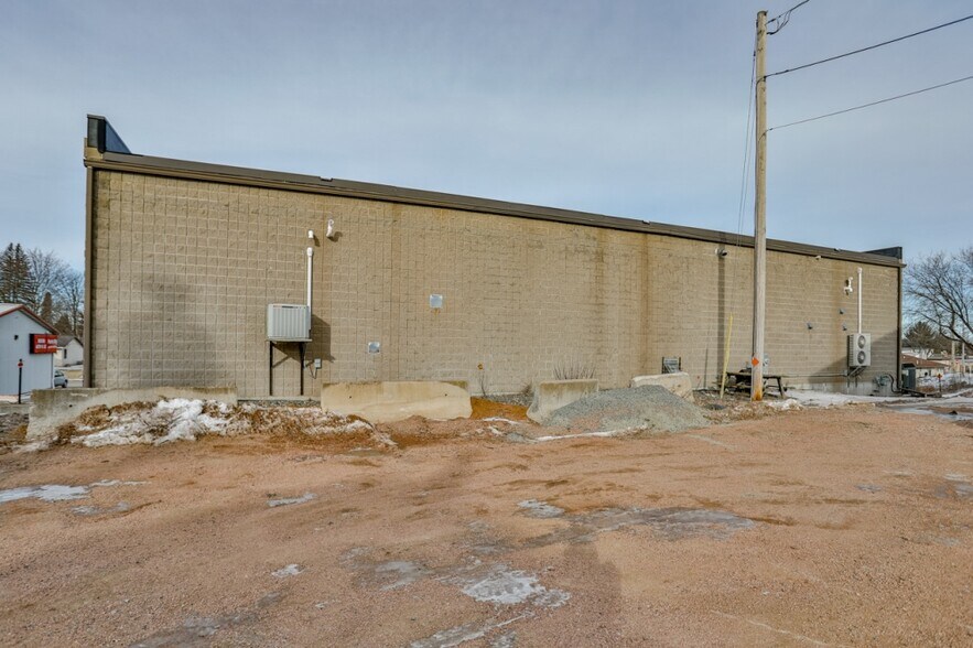 More Photos Of 711 3rd St, Marathon Manufacturing For Sale