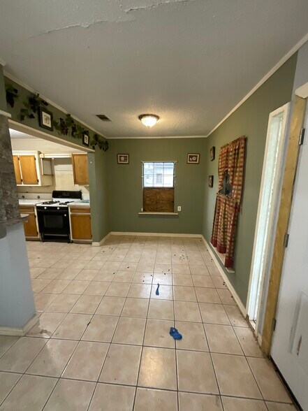 More Photos Of 609 Oak St, La Marque Warehouse For Sale