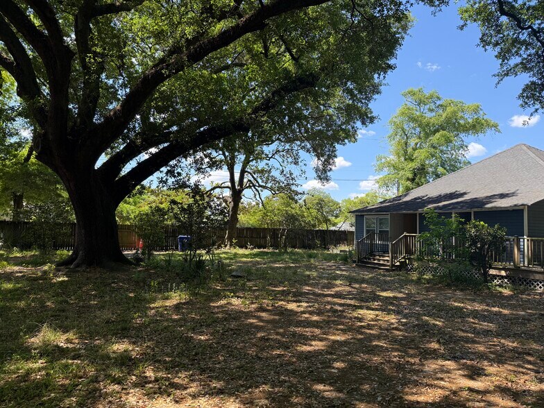 More Photos Of 1935 Cosgrove Ave, North Charleston Office For Sale