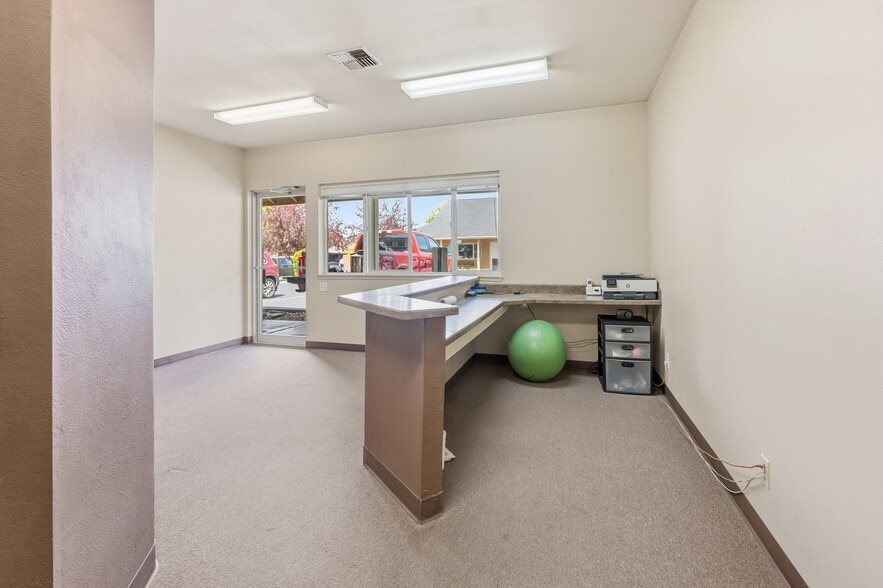 More Photos Of 600 NE Savannah Dr, Bend General Retail For Lease