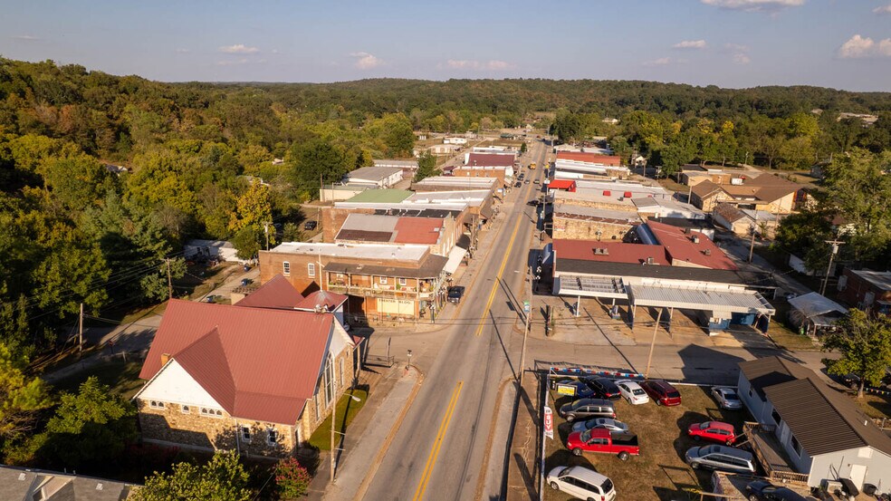 More Photos Of 385 Main St, Mammoth Spring General Retail For Sale