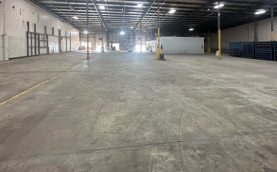 More Photos Of 5858 Broadway Ave, Jacksonville Distribution For Lease