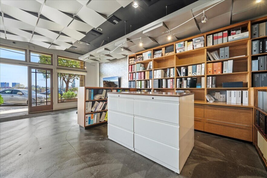 More Photos Of 123 Richmond St, El Segundo Storefront Retail Residential For Lease