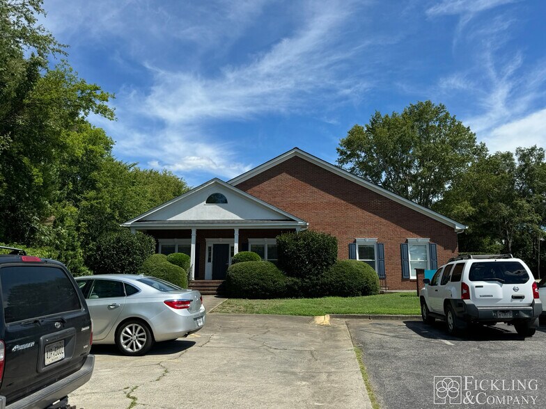 Primary Photo Of 1217 Columbia Dr, Milledgeville Medical For Sale