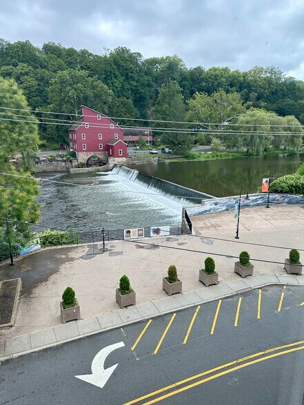 More Photos Of 44 Main St, Clinton Office For Lease