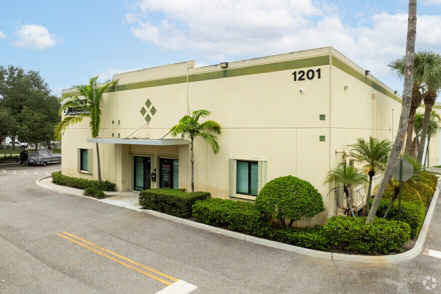 Primary Photo Of 1201 Jupiter Park Dr, Jupiter Showroom For Sale