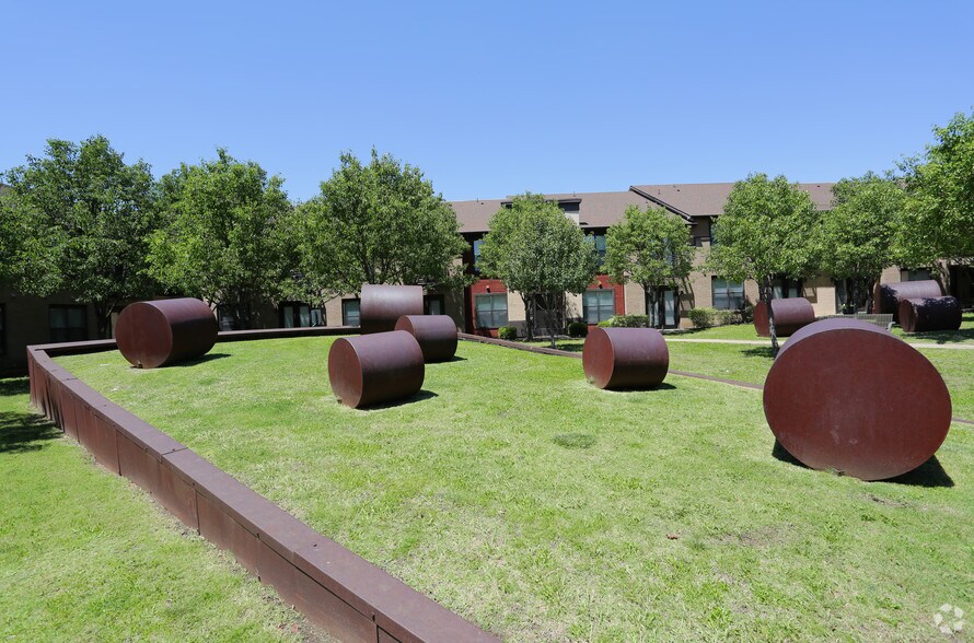 More Photos Of 2000 E Arapaho Rd, Richardson Apartments For Lease