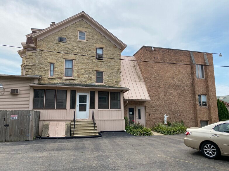 More Photos Of 305 S Lake St, Aurora Religious Facility For Sale