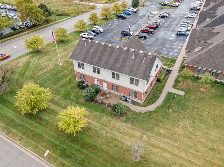 More Photos Of 9963 Crosspoint Blvd, Indianapolis Office For Sale