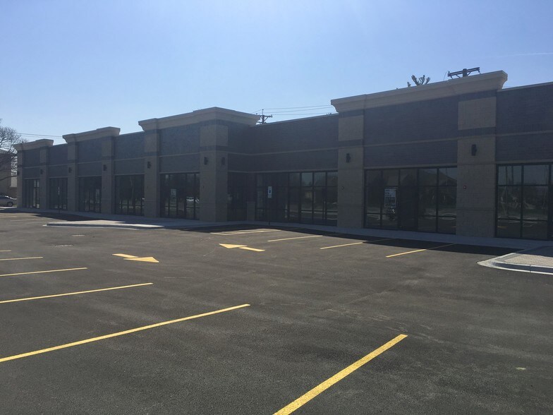 More Photos Of 7929 W Cermak Rd, North Riverside Storefront Retail Office For Lease