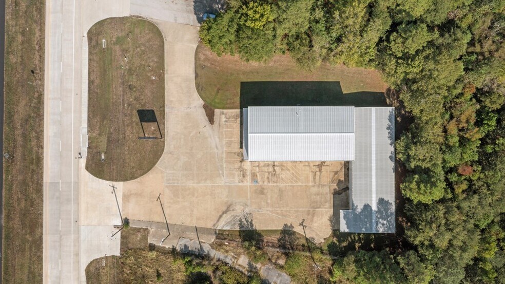 More Photos Of 2500 N Medford Dr, Lufkin Warehouse For Sale