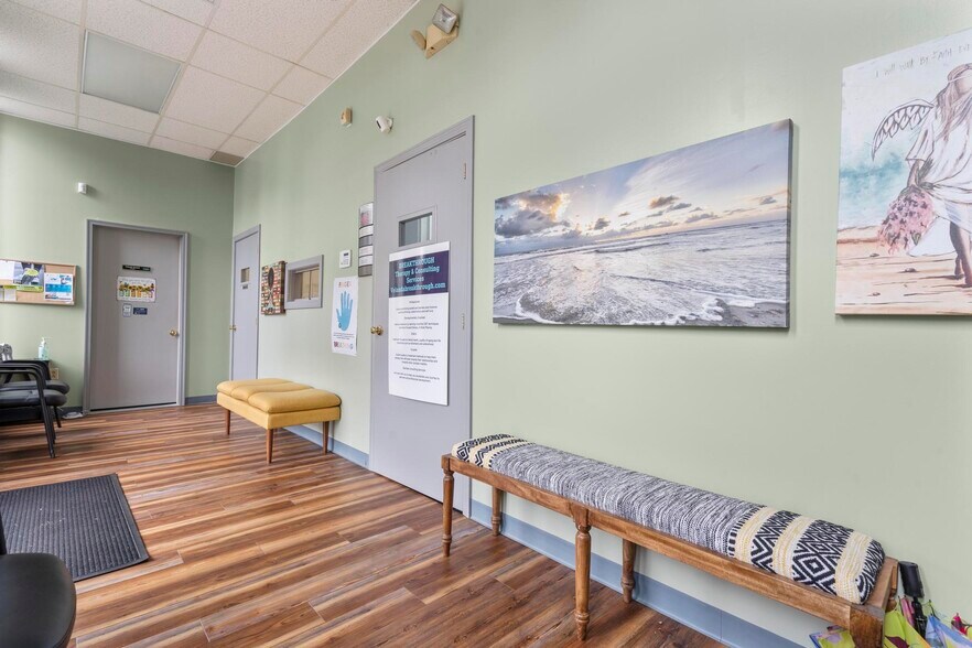 More Photos Of 378 Windsor Ave, Windsor Office For Sale