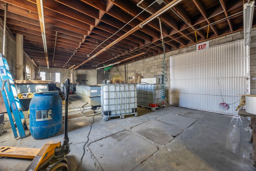 More Photos Of 2455 E 52nd St, Los Angeles Warehouse For Sale