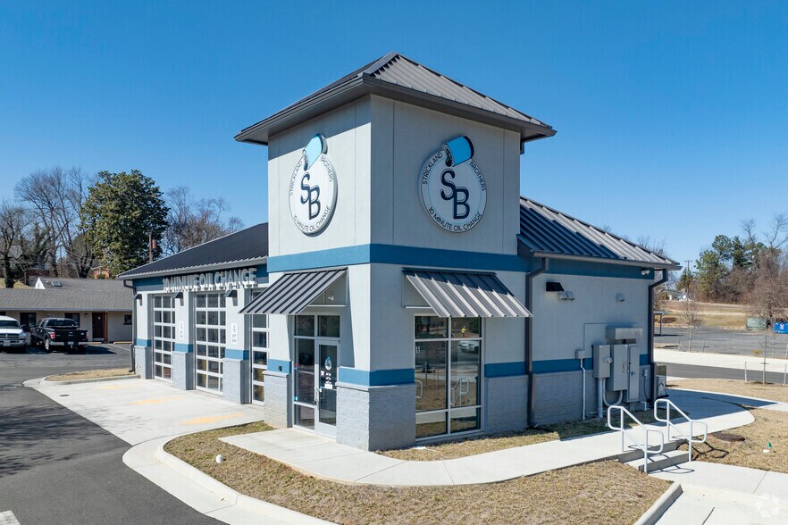 Primary Photo Of 86 Broadview Ave, Warrenton Auto Repair For Sale