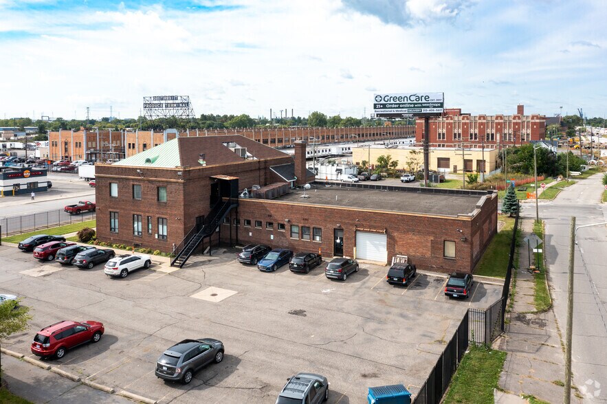 More Photos Of 7140 W Fort St, Detroit Office For Lease