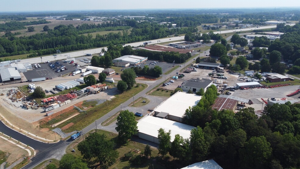More Photos Of 2460 Davie Ave, Statesville Warehouse For Lease