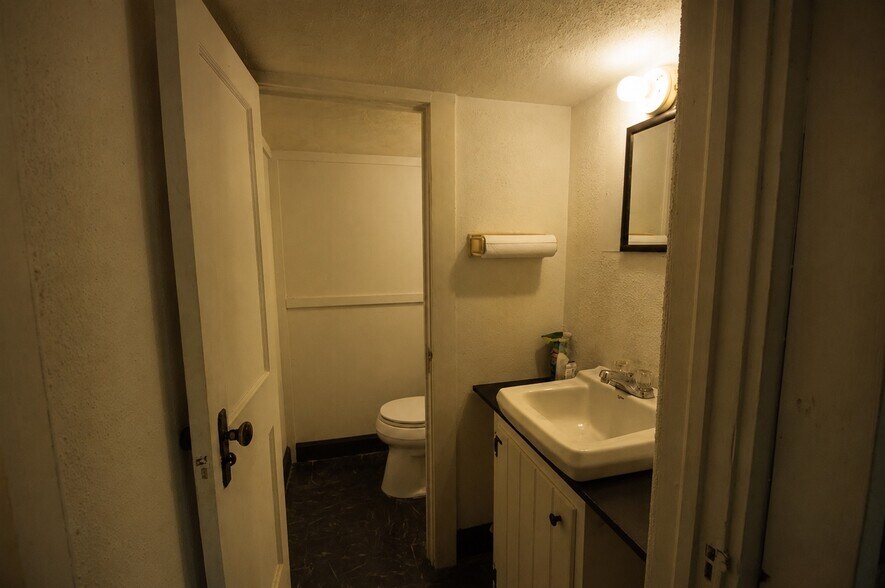 More Photos Of 309 Prendergast Ave, Jamestown Flex For Sale