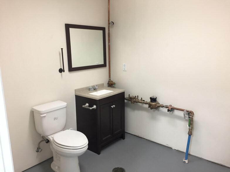 More Photos Of 510 Durango Ct, Casper Warehouse For Lease