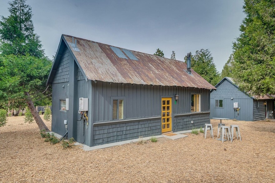 More Photos Of 25807 State Highway 189, Twin Peaks Hotel For Sale