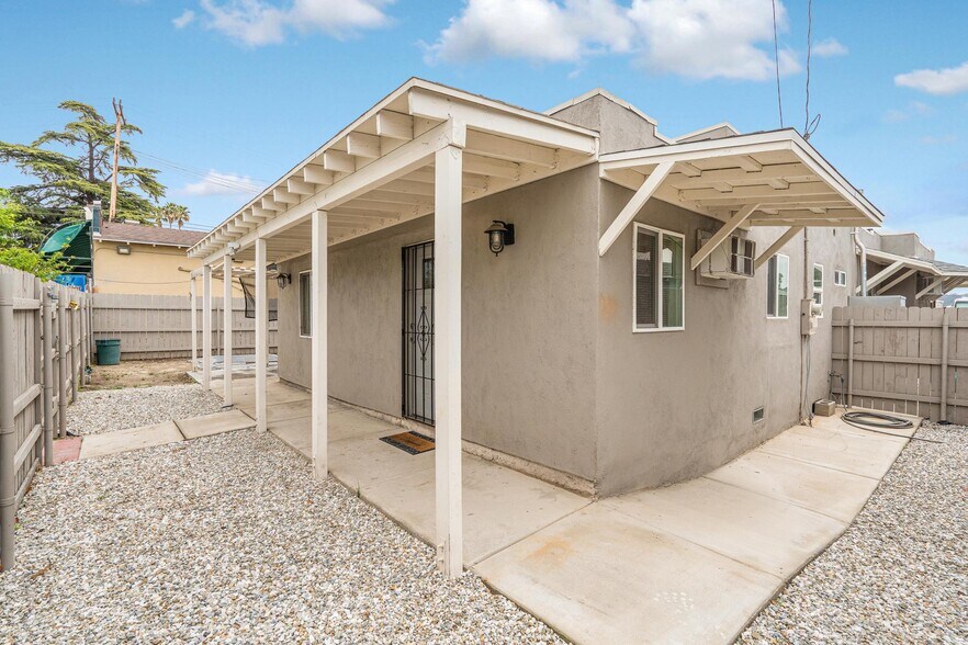 More Photos Of 1840 Mentone Blvd, Mentone Storefront Retail Residential For Sale