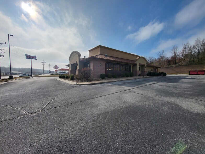 More Photos Of 648 S Neosho Blvd, Neosho Restaurant For Lease