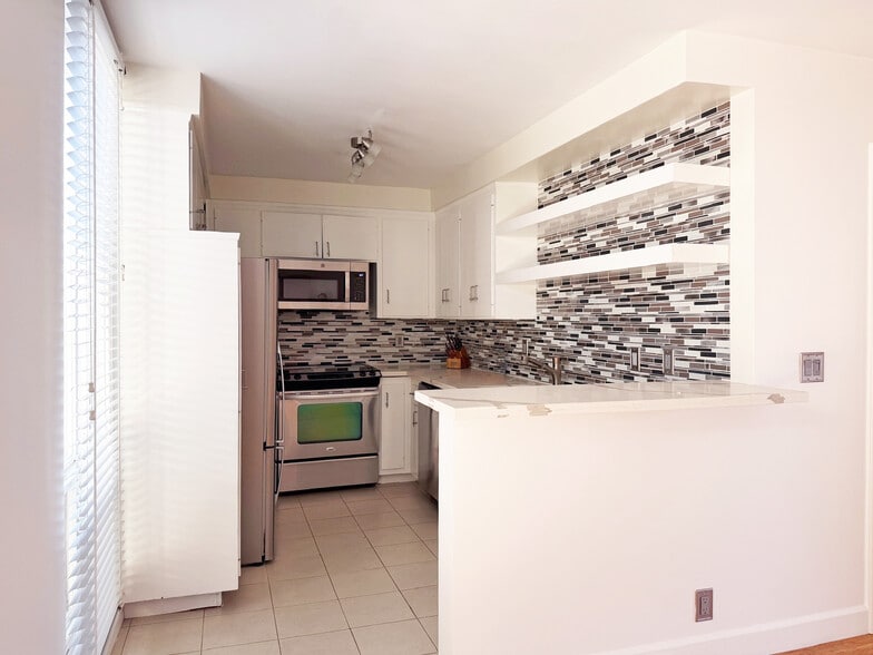 More Photos Of 901 Ocean Ave, Santa Monica Apartments For Sale