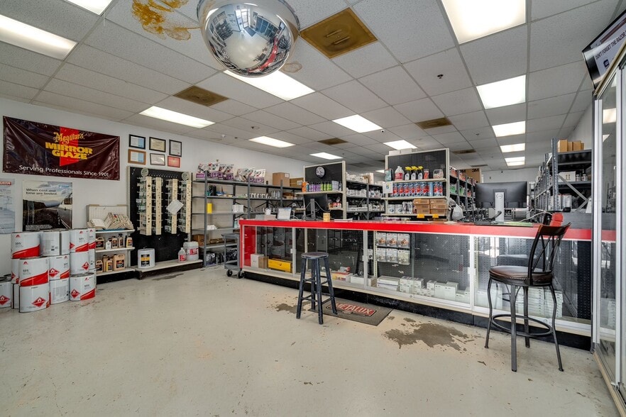 More Photos Of 103-107 Woodruff St, Madison Light Distribution For Sale