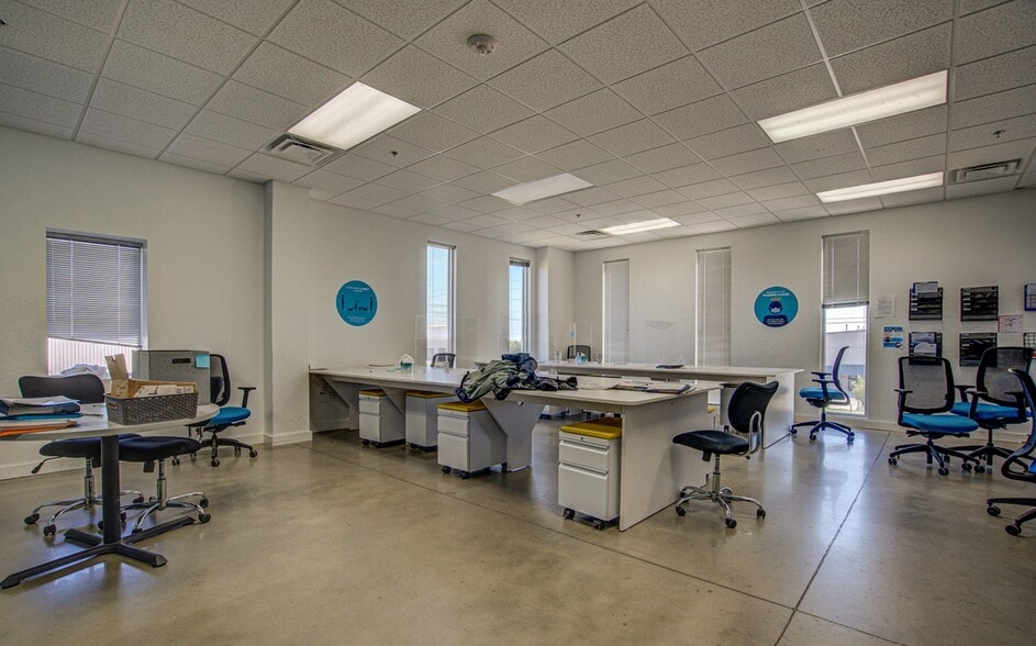 More Photos Of 4701 United Dr, Oklahoma City Warehouse For Lease