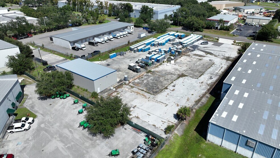More Photos Of 1922 Tampa East Blvd, Tampa Warehouse For Lease